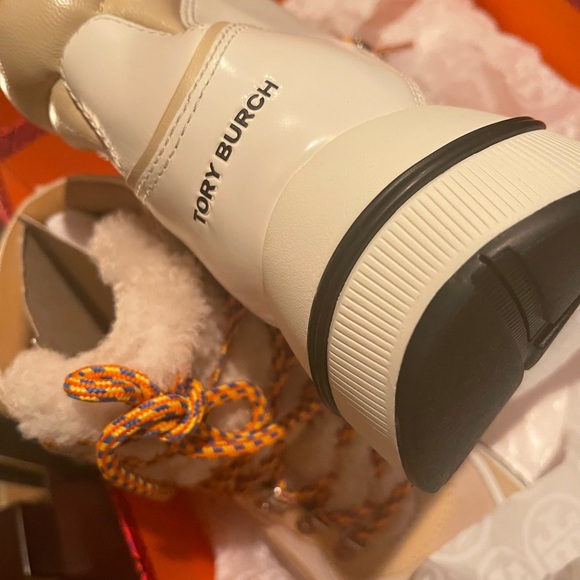 Beautiful 🌺🌹Tory Burch platform boots 🥾 size 9.5 - Picture 3 of 7